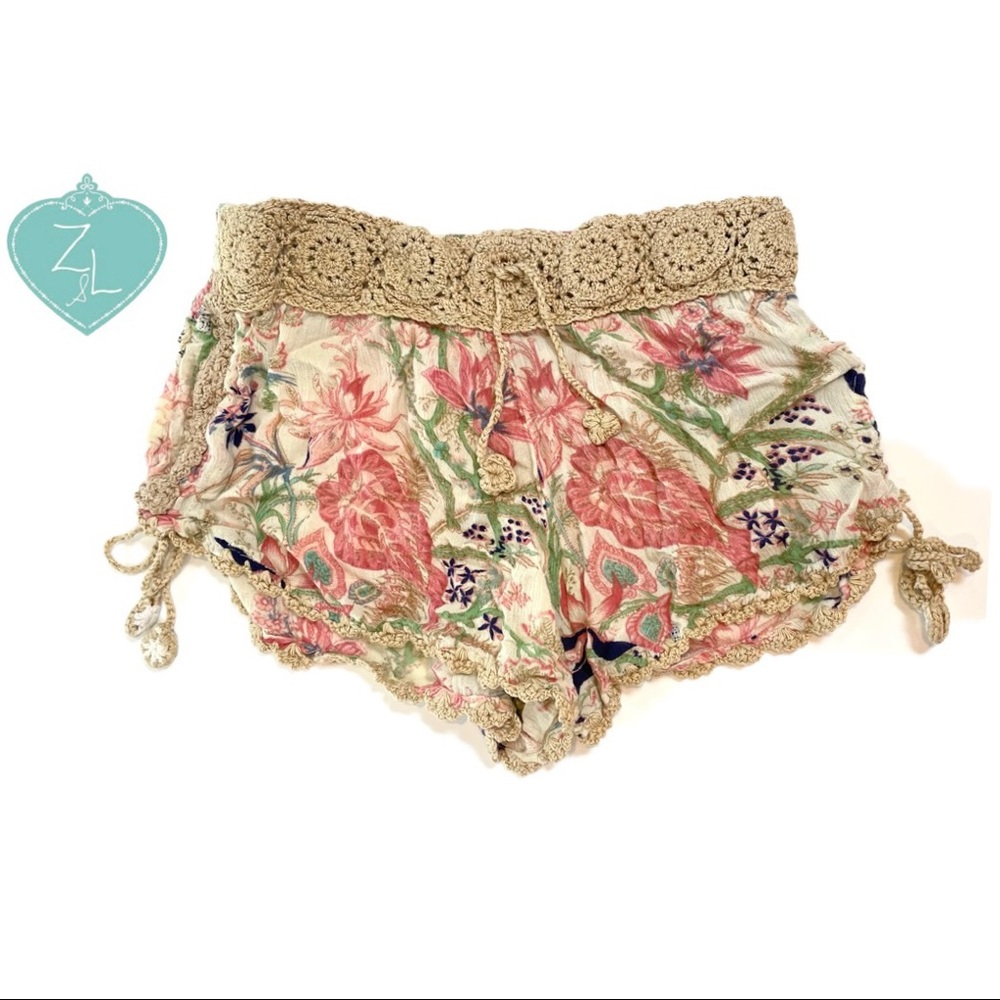 Z&L Floral Boho Summer Shorts with Crochet Trim and Ties in size Ladies’ Medium